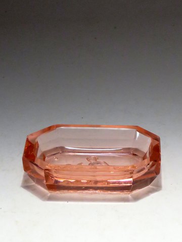315300