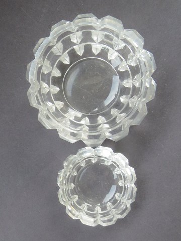 218015